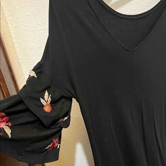 Alya Black Dress with Embroidery from Francesca’s. - Picture 6 of 7